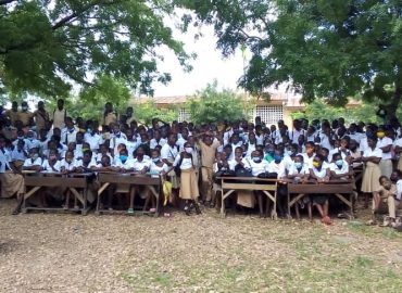 Image DES FILLES DU CEG DONGOYO OUTILLÉES POUR RÉALISER LEURS AMBITIONS